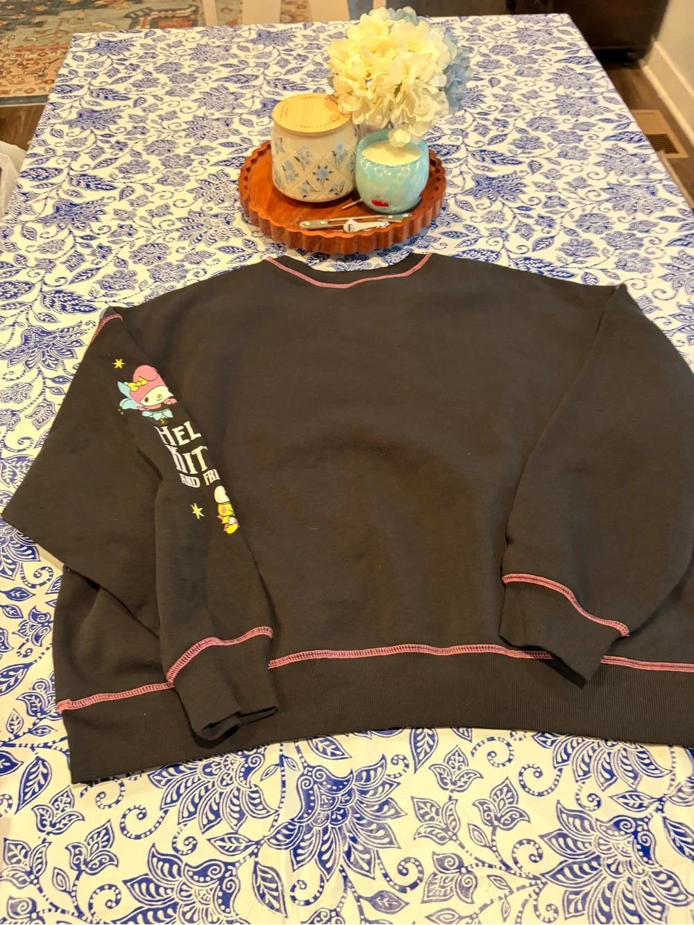 NWOT Women’s XL Hello Kitty Halloween Hybrid Graphic Sweatshirt - Picture 5 of 5